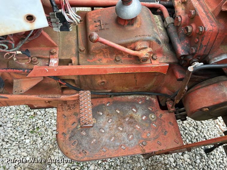 image for item NI9092 International 444  tractor