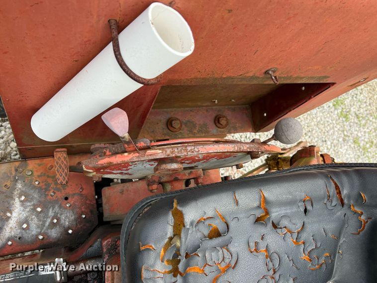 image for item NI9092 International 444  tractor