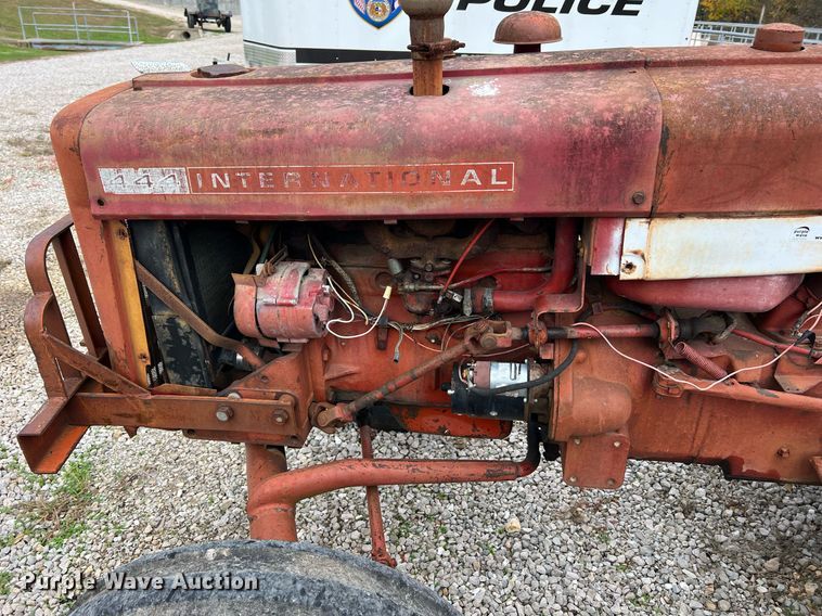 image for item NI9092 International 444  tractor