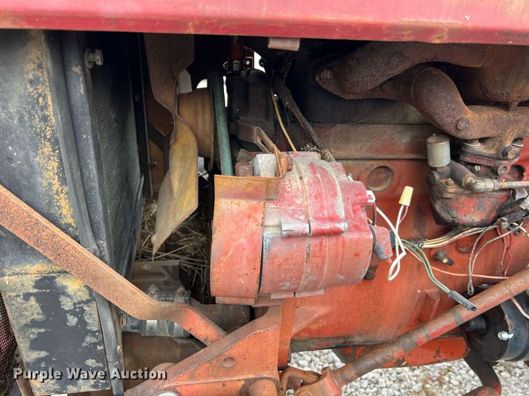 image for item NI9092 International 444  tractor