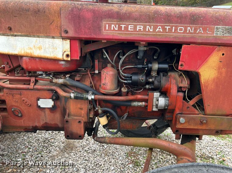 image for item NI9092 International 444  tractor