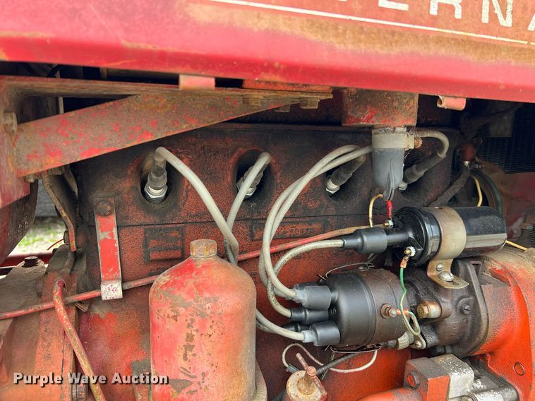 image for item NI9092 International 444  tractor