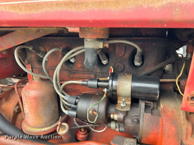 image for item NI9092 International 444  tractor