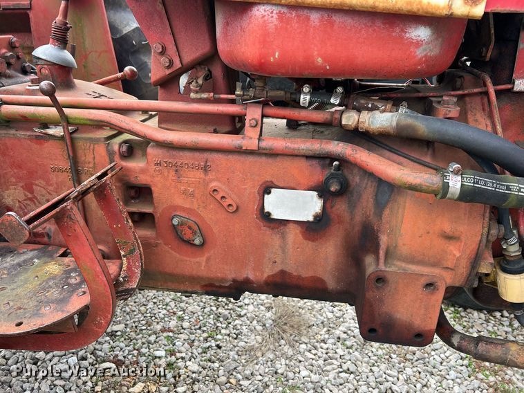 image for item NI9092 International 444  tractor