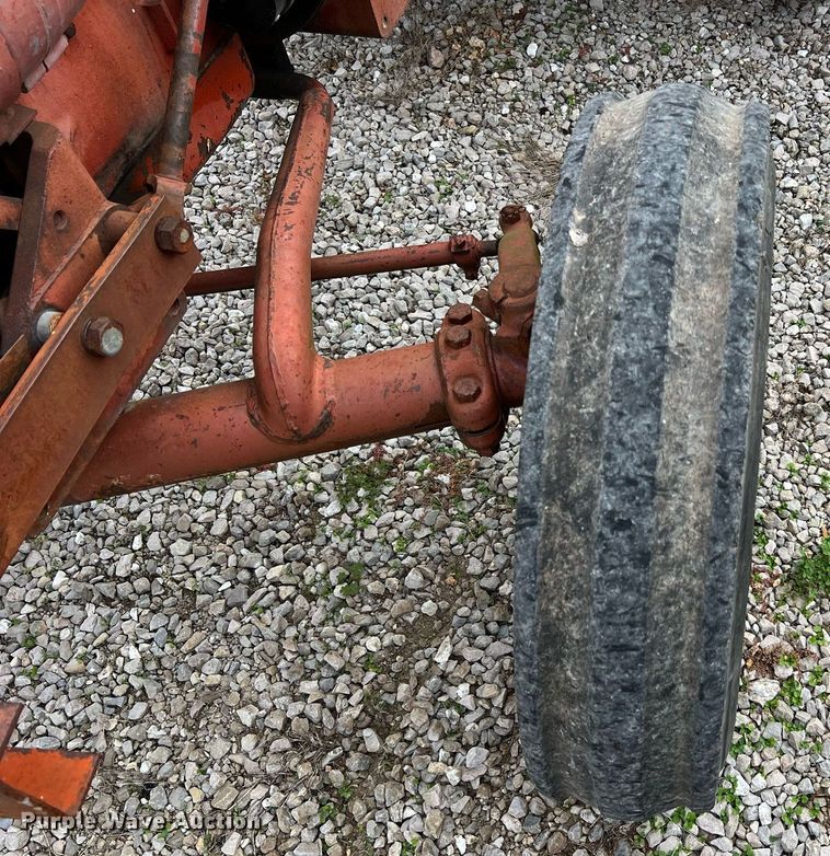 image for item NI9092 International 444  tractor