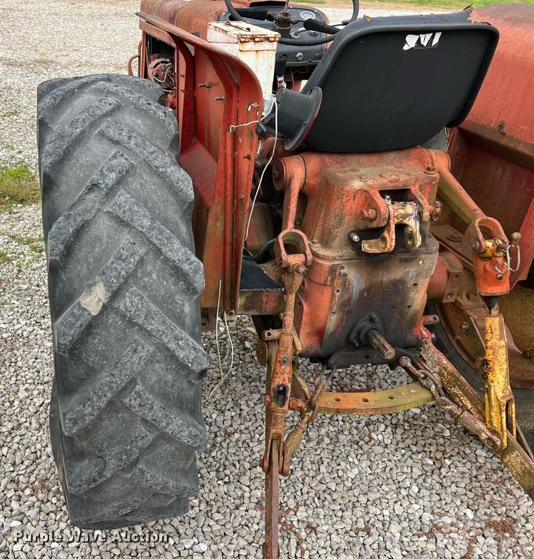 image for item NI9092 International 444  tractor