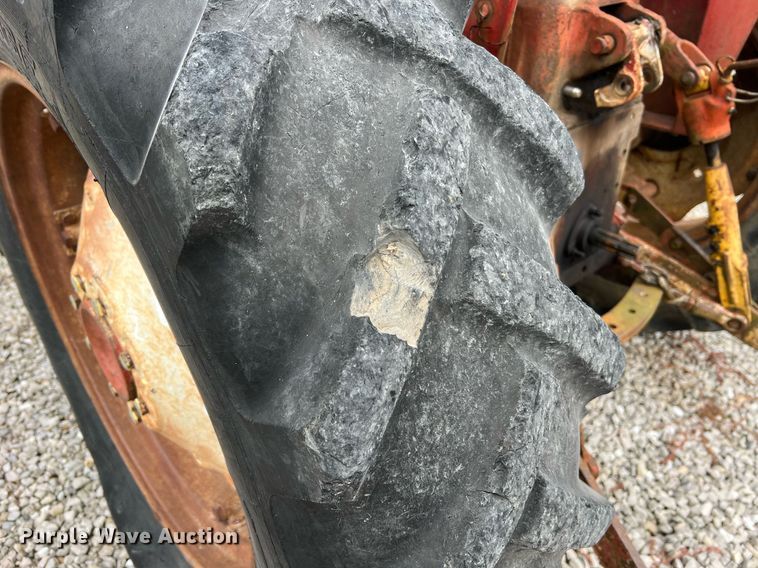 image for item NI9092 International 444  tractor