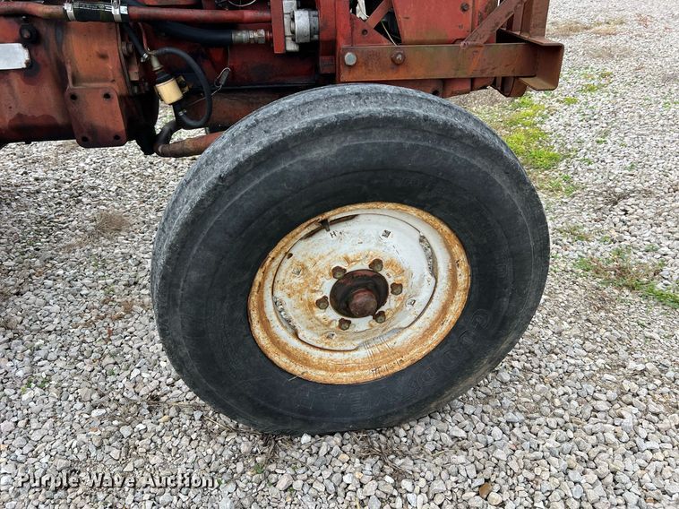 image for item NI9092 International 444  tractor