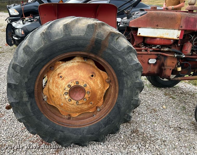 image for item NI9092 International 444  tractor