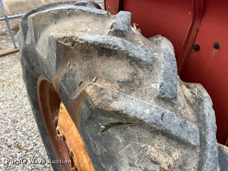 image for item NI9092 International 444  tractor