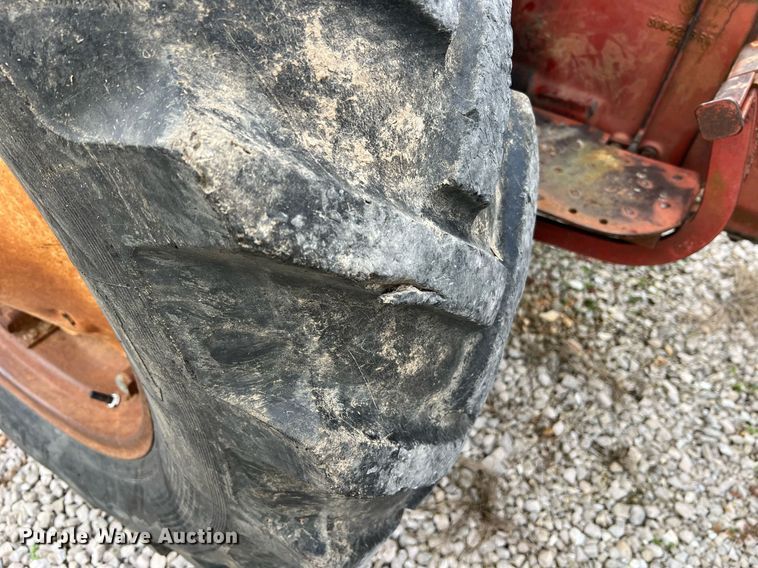 image for item NI9092 International 444  tractor