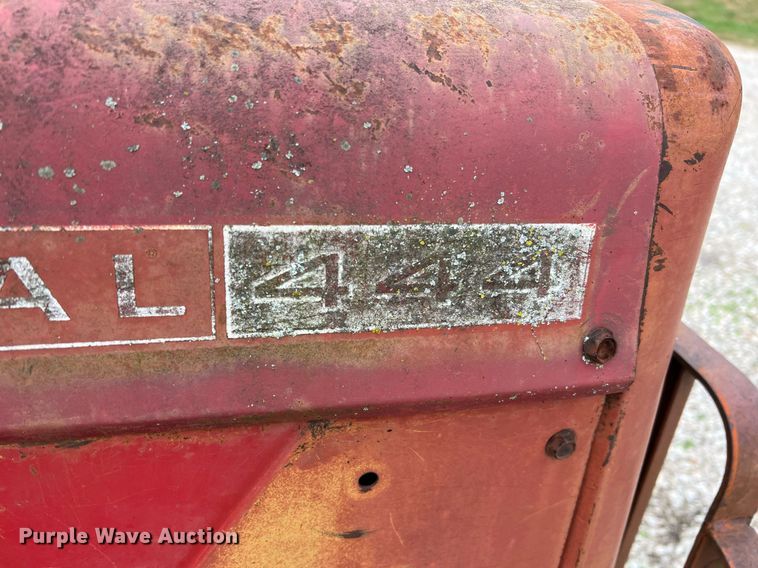 image for item NI9092 International 444  tractor