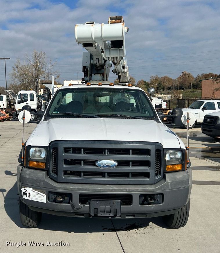 image for item NL9115 2006 Ford F550 Super Duty XL  bucket truck
