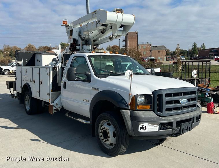 image for item NL9115 2006 Ford F550 Super Duty XL  bucket truck