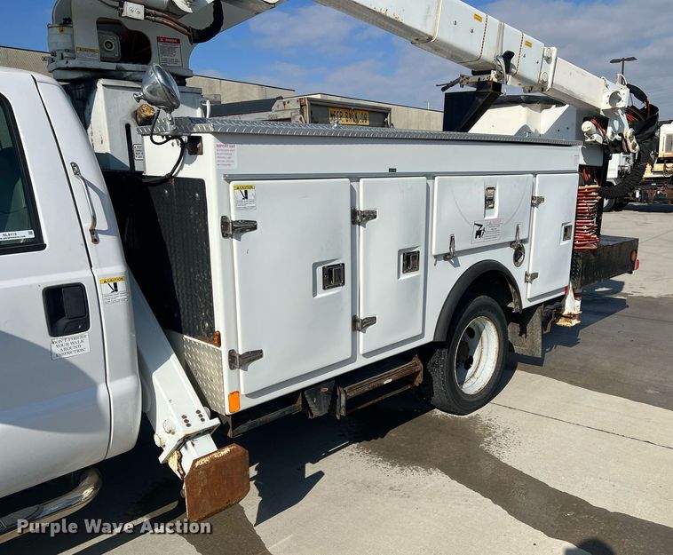 image for item NL9115 2006 Ford F550 Super Duty XL  bucket truck