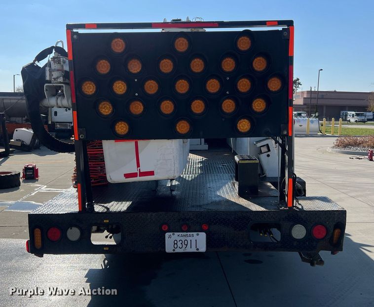 image for item NL9115 2006 Ford F550 Super Duty XL  bucket truck