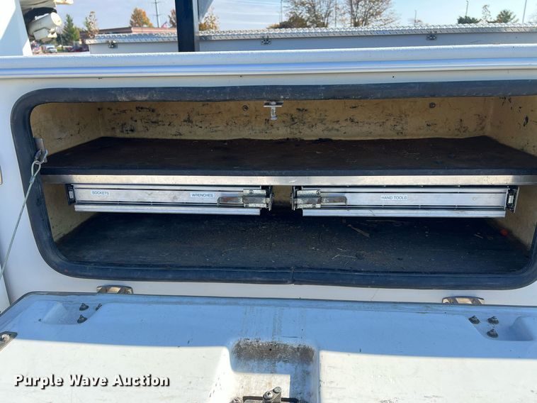 image for item NL9115 2006 Ford F550 Super Duty XL  bucket truck