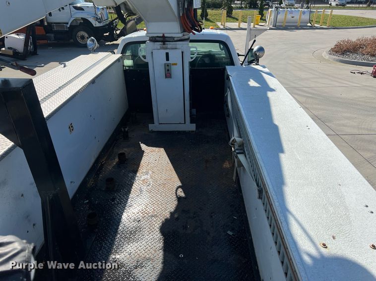 image for item NL9115 2006 Ford F550 Super Duty XL  bucket truck