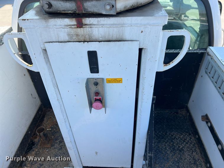 image for item NL9115 2006 Ford F550 Super Duty XL  bucket truck