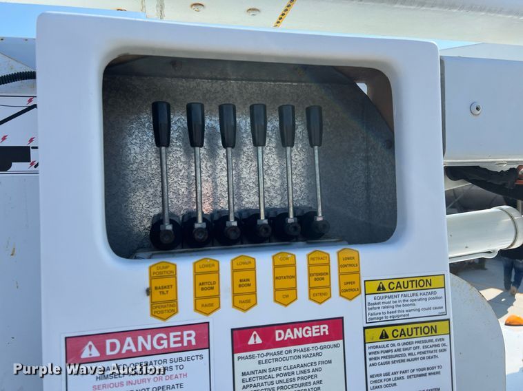 image for item NL9115 2006 Ford F550 Super Duty XL  bucket truck