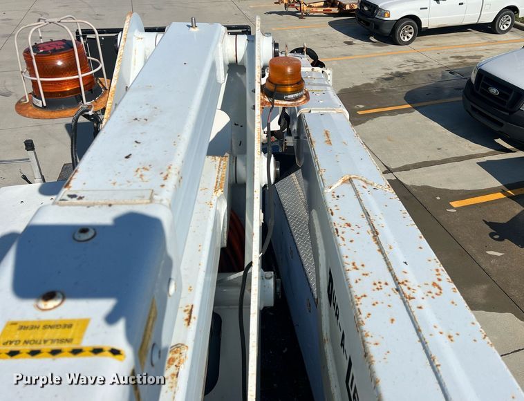 image for item NL9115 2006 Ford F550 Super Duty XL  bucket truck