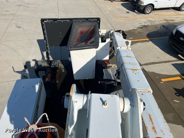 image for item NL9115 2006 Ford F550 Super Duty XL  bucket truck