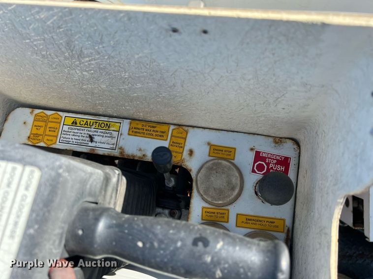 image for item NL9115 2006 Ford F550 Super Duty XL  bucket truck