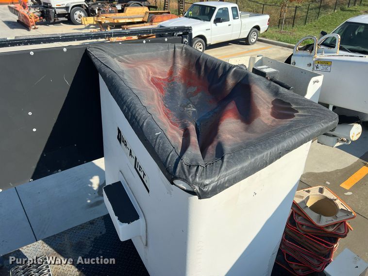 image for item NL9115 2006 Ford F550 Super Duty XL  bucket truck