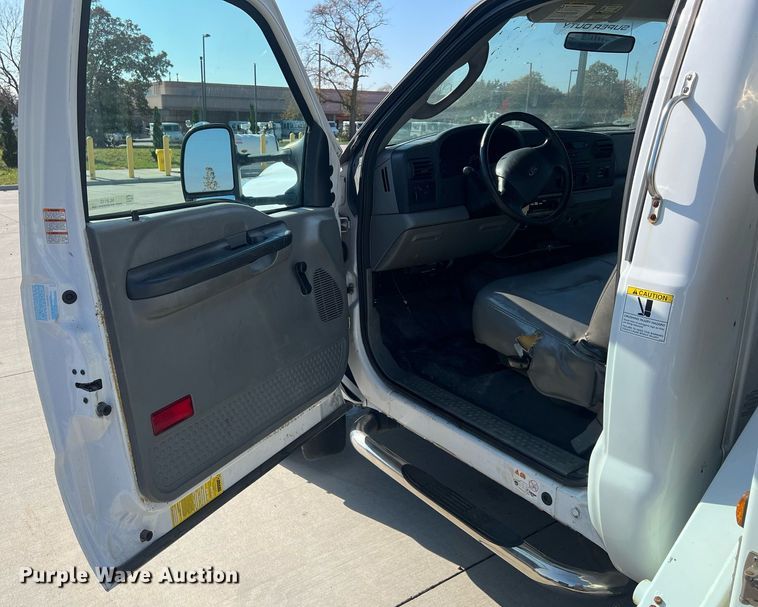 image for item NL9115 2006 Ford F550 Super Duty XL  bucket truck