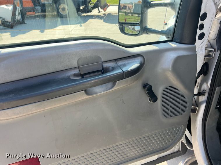 image for item NL9115 2006 Ford F550 Super Duty XL  bucket truck