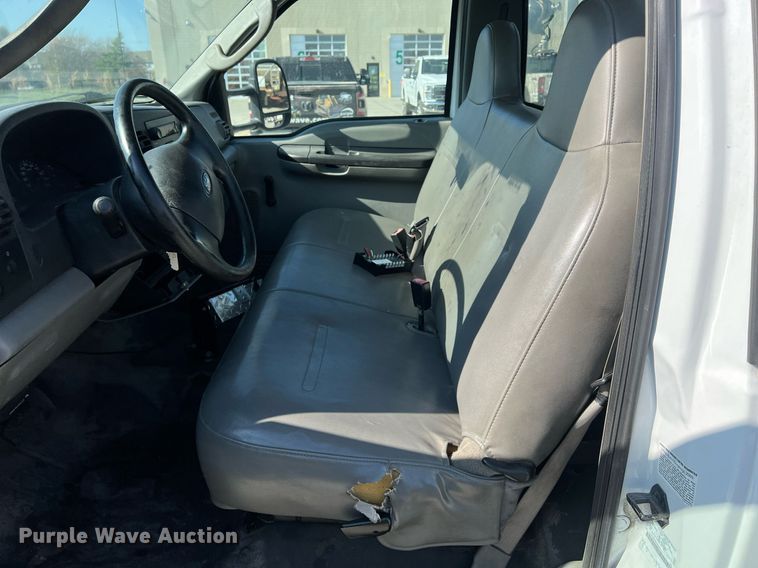 image for item NL9115 2006 Ford F550 Super Duty XL  bucket truck