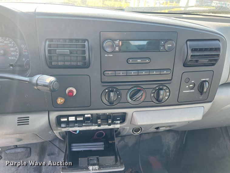 image for item NL9115 2006 Ford F550 Super Duty XL  bucket truck