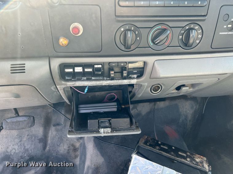 image for item NL9115 2006 Ford F550 Super Duty XL  bucket truck