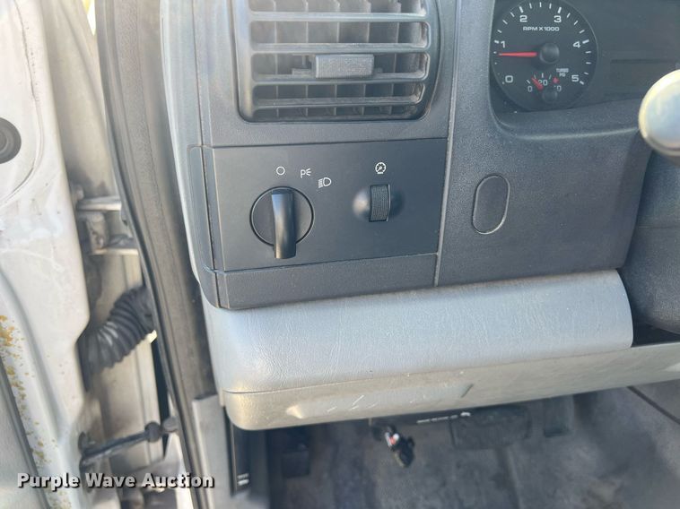 image for item NL9115 2006 Ford F550 Super Duty XL  bucket truck