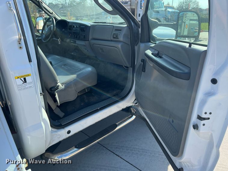 image for item NL9115 2006 Ford F550 Super Duty XL  bucket truck