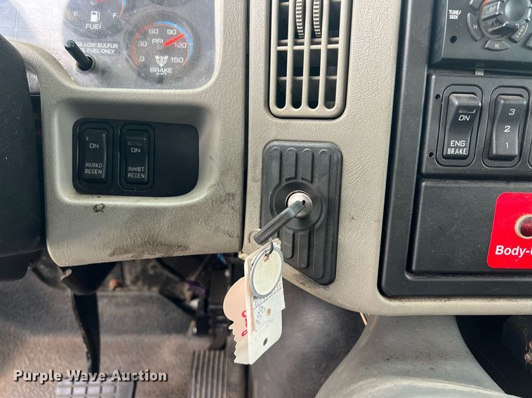 image for item NL9118 2011 International WorkStar 7300  dump truck