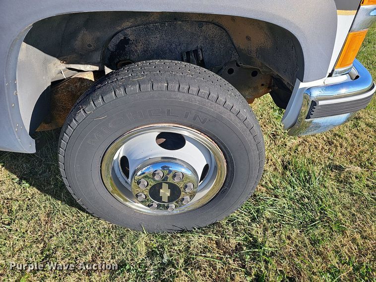 image for item NP9064 1994 Chevrolet 3500  ambulance