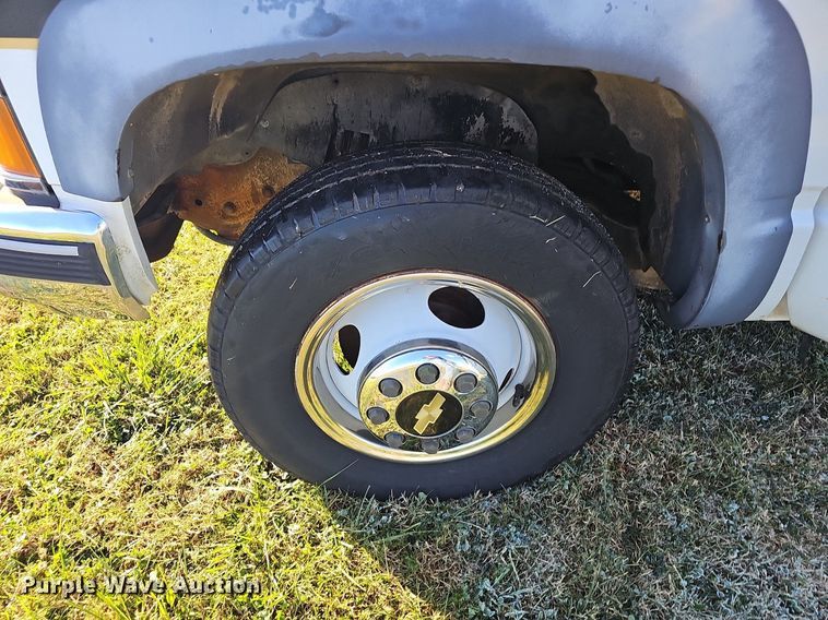 image for item NP9064 1994 Chevrolet 3500  ambulance