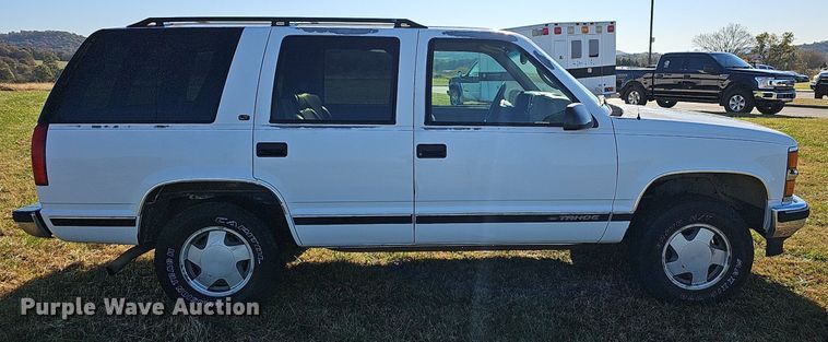 image for item NP9066 1999 Chevrolet Tahoe  SUV