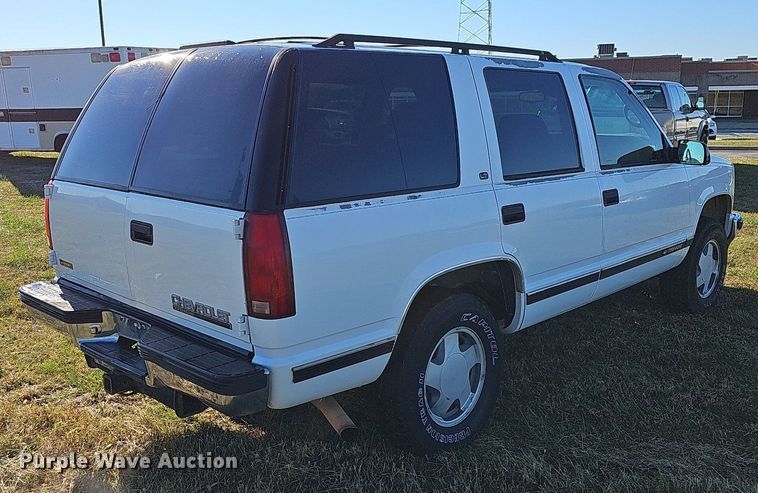 image for item NP9066 1999 Chevrolet Tahoe  SUV