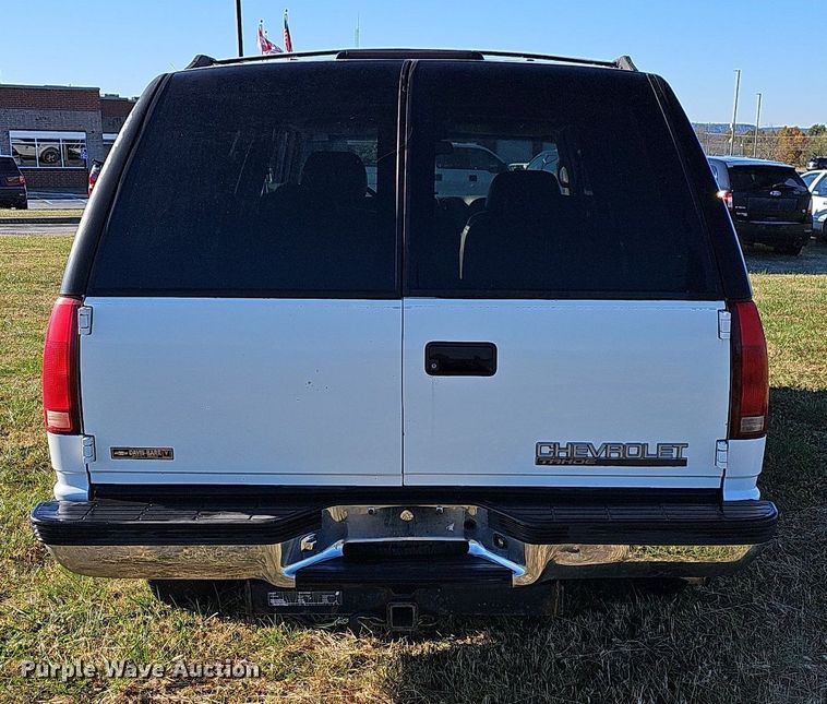image for item NP9066 1999 Chevrolet Tahoe  SUV