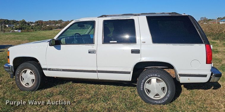 image for item NP9066 1999 Chevrolet Tahoe  SUV