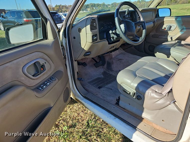 image for item NP9066 1999 Chevrolet Tahoe  SUV