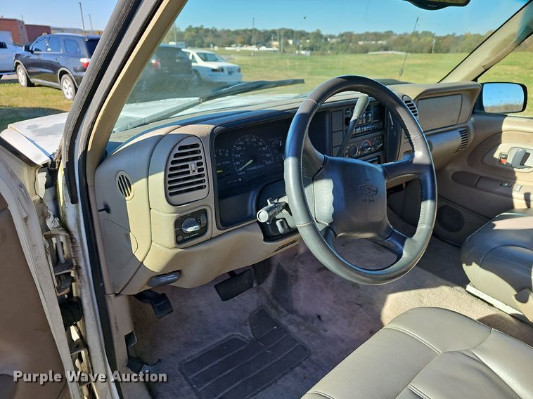 image for item NP9066 1999 Chevrolet Tahoe  SUV