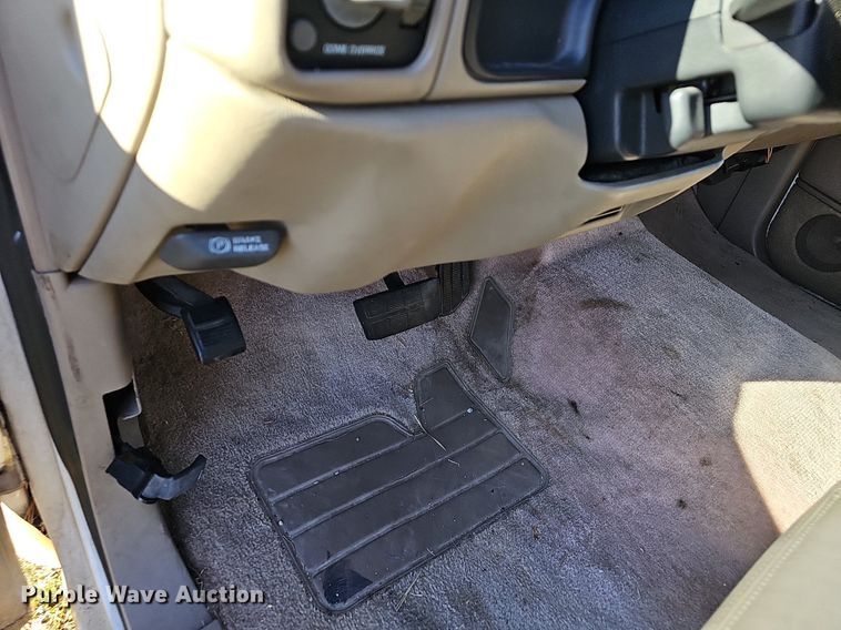 image for item NP9066 1999 Chevrolet Tahoe  SUV