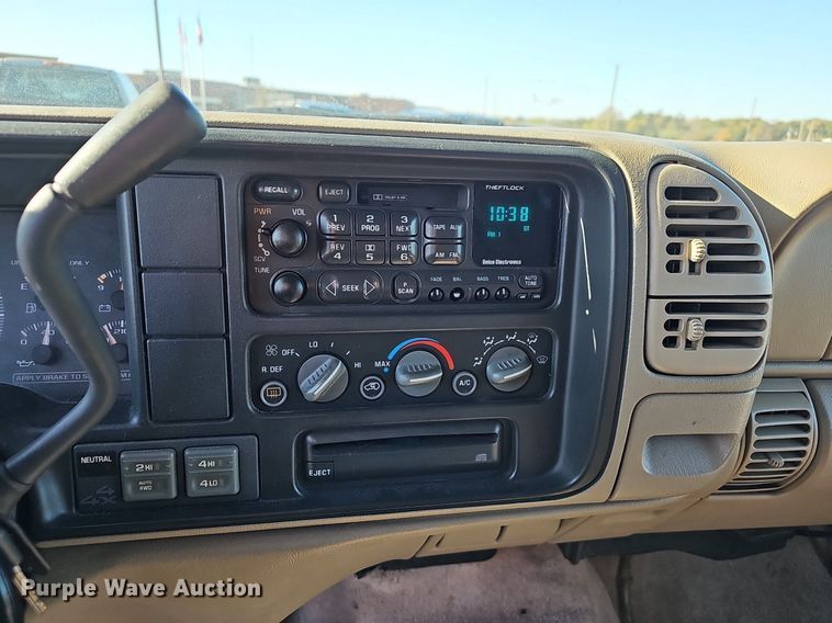 image for item NP9066 1999 Chevrolet Tahoe  SUV