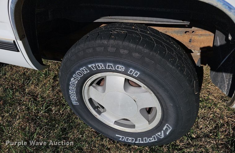 image for item NP9066 1999 Chevrolet Tahoe  SUV