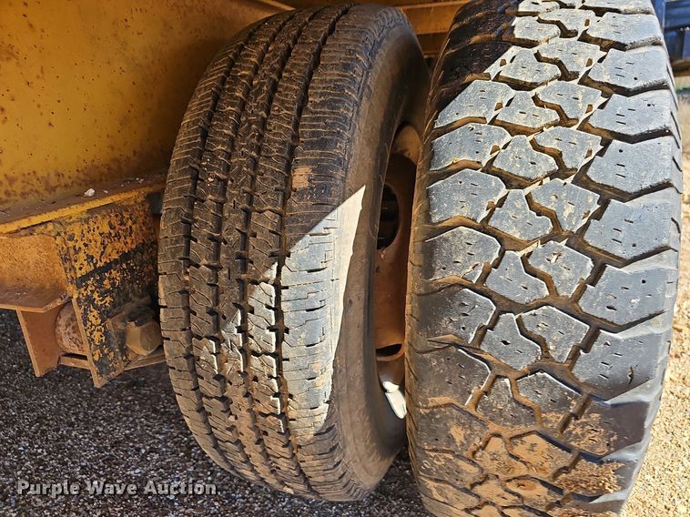 image for item NP9077 1989 Better Bilt  equipment trailer