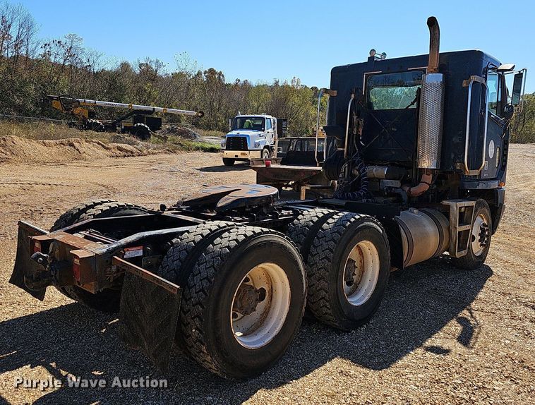 image for item NP9078 2000 Freightliner Argosy  semi truck