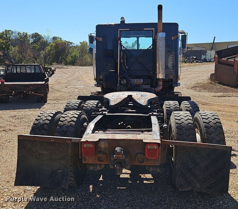 image for item NP9078 2000 Freightliner Argosy  semi truck
